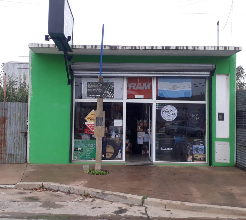 Local comercial terminado sobre avenida Lunghi